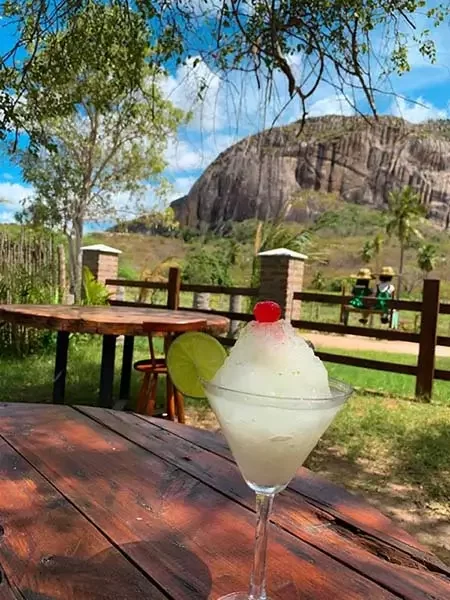 Painsagem com drink na Serra de São Bento - Foto de Cristiane Modesto