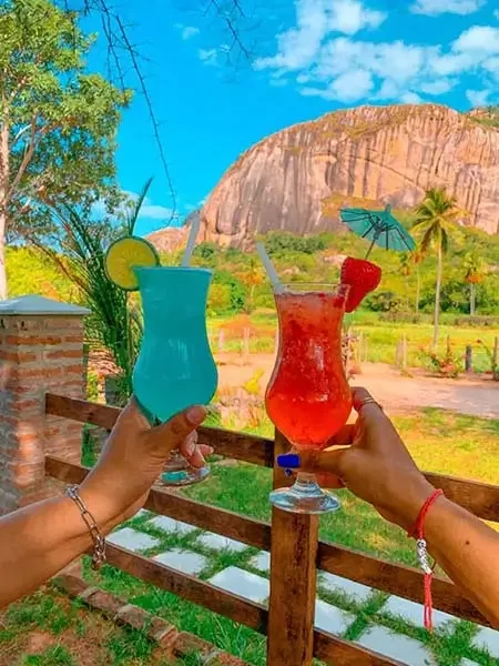 Paisagem com drinks na Serra de São Bento - Foto de Cristiane Modesto